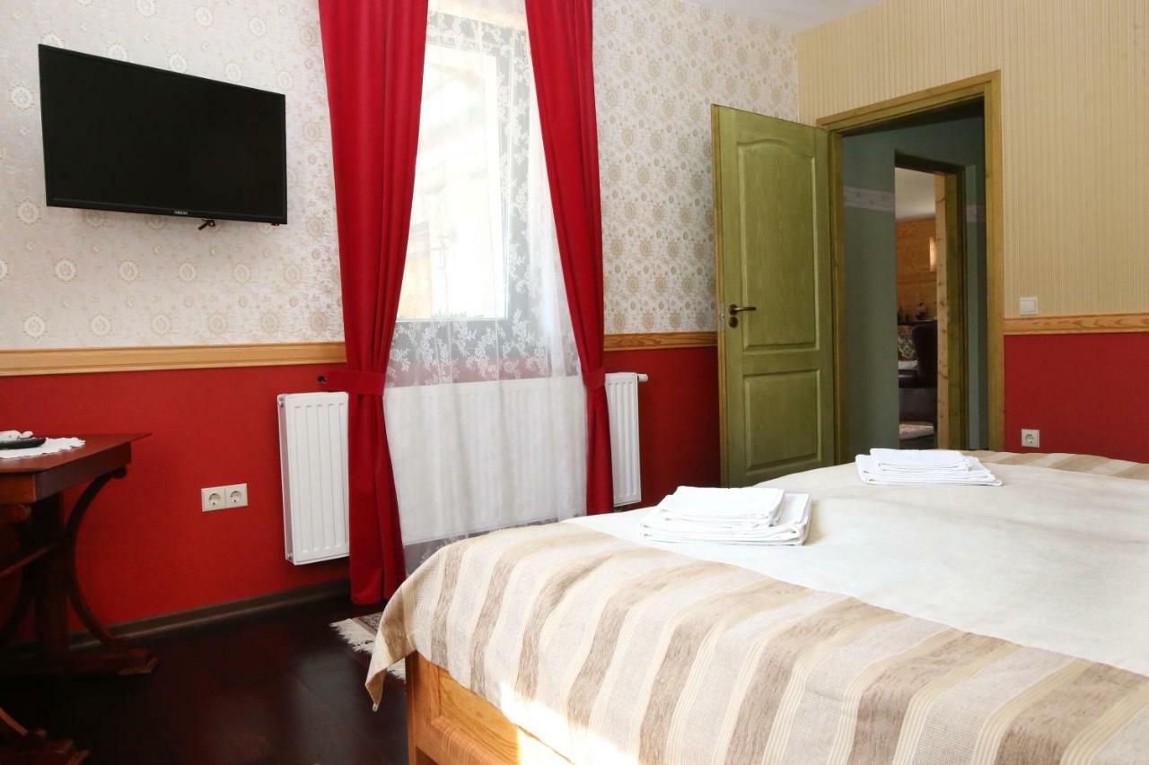 Sasfeszek Vendeghaz Hotel Zirc Exterior photo