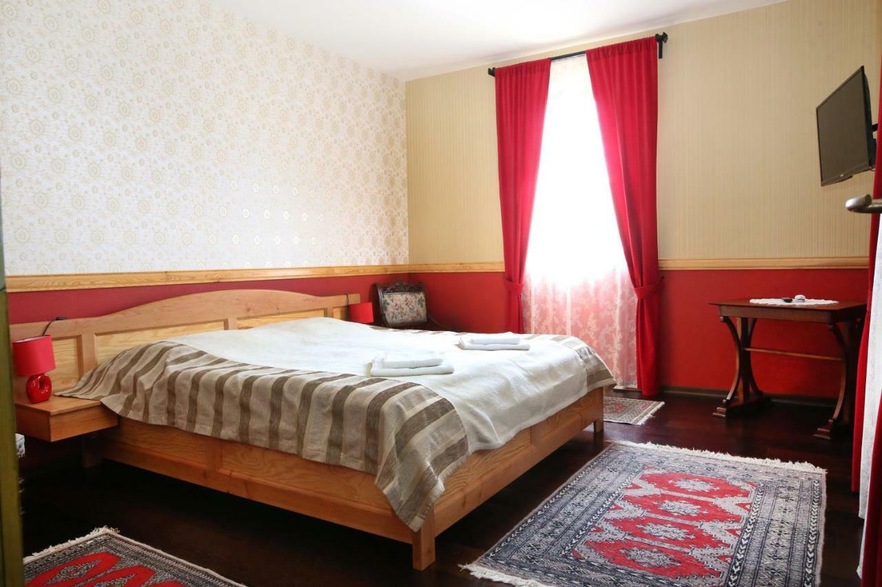 Sasfeszek Vendeghaz Hotel Zirc Exterior photo