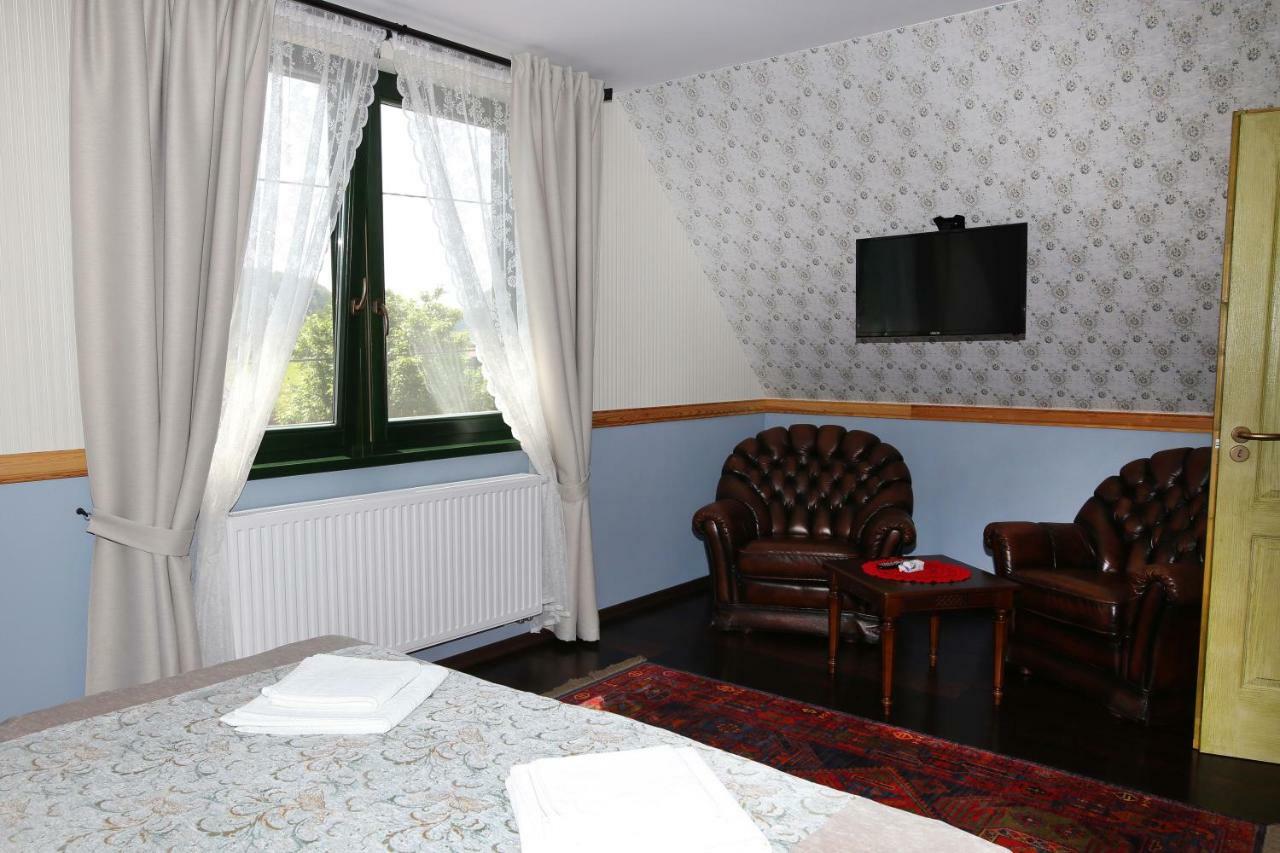 Sasfeszek Vendeghaz Hotel Zirc Exterior photo