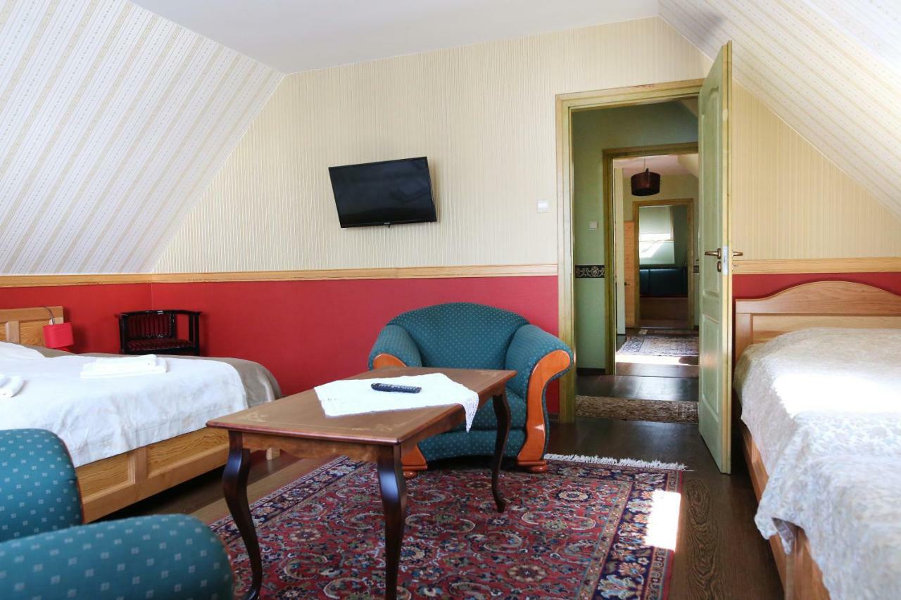 Sasfeszek Vendeghaz Hotel Zirc Exterior photo